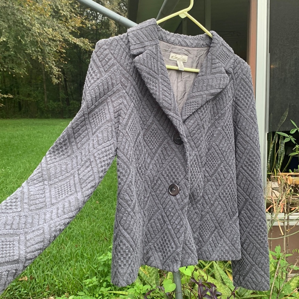 Super comfortable lightweight, gray button up!